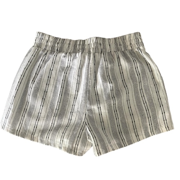 Sienna Sky Linen Shorts- Size Large. Great Condition - Picture 2 of 3